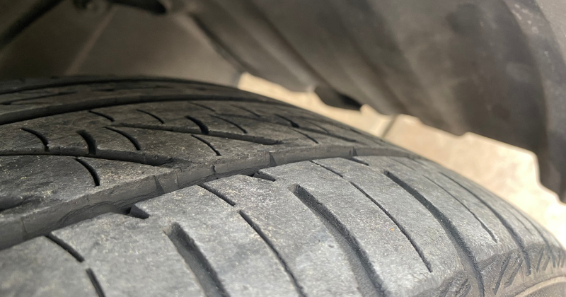 Pourquoi mes pneus qui se dégonflent lentement ? Conseils et entretiens  d'un pneu