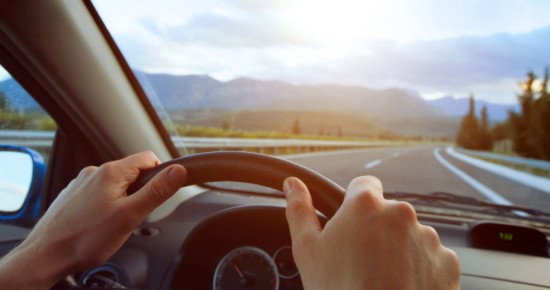 Conducteur serein ayant pris de bonnes résolutions 2025