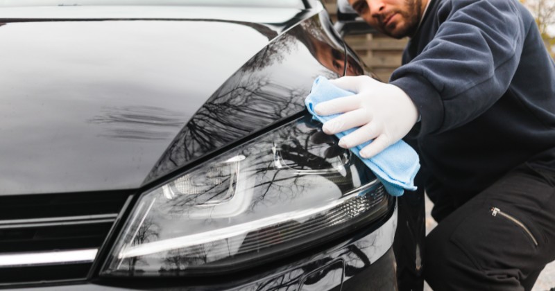 nettoyage de phares de voiture